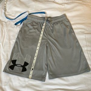 Boys YXL athletic grey shorts under armour